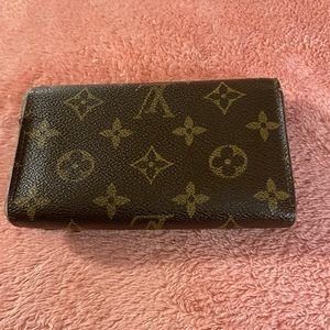 Louis Vuitton used wallet in excellent condition. stitches on side open